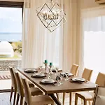 Luxury Beachfront With Private Pool, Private Beach, Yoga & Sea Adventures 別荘 *