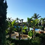 別荘 Luxury Beachfront With Private Pool, Private Beach, Yoga & Sea Adventures *