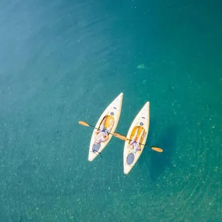 Luxury Beachfront With Private Pool, Private Beach, Yoga & Sea Adventures * ラルナカ