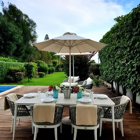 Vakantiehuis Luxury Beachfront With Private Pool, Private Beach, Yoga & Sea Adventures Larnaca