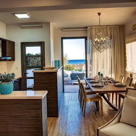 Luxury Beachfront With Private Pool, Yoga & Sea Adventures *