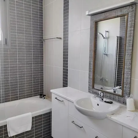 Holiday home Luxury Beachfront With Private Pool, Yoga & Sea Adventures