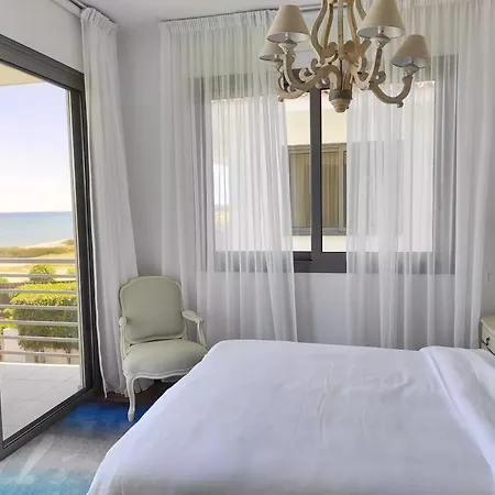 Holiday home Luxury Beachfront With Private Pool, Yoga & Sea Adventures