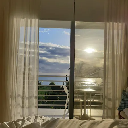 Luxury Beachfront With Private Pool, Private Beach, Yoga & Sea Adventures * Lárnaka