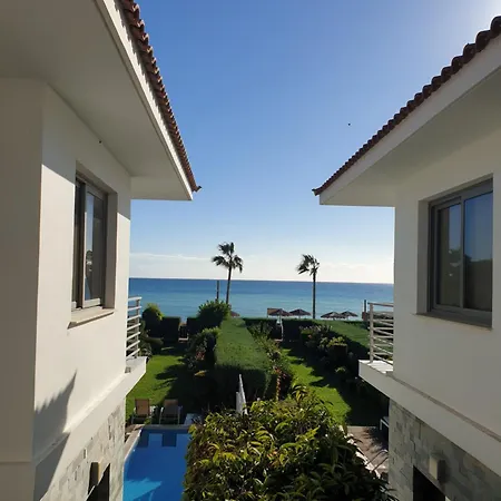 Luxury Beachfront With Private Pool, Private Beach, Yoga & Sea Adventures Nyaraló *