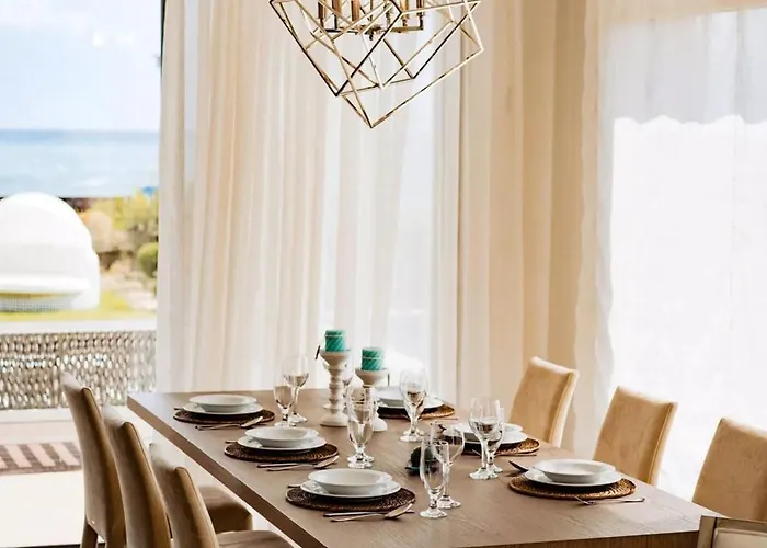 Luxury Beachfront With Private Pool, Private Beach, Yoga & Sea Adventures Ferienhaus *