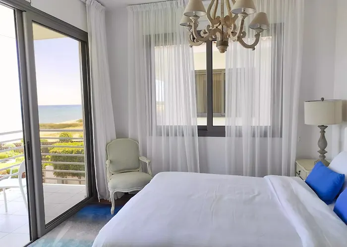 Ferienhaus Luxury Beachfront With Private Pool, Private Beach, Yoga & Sea Adventures