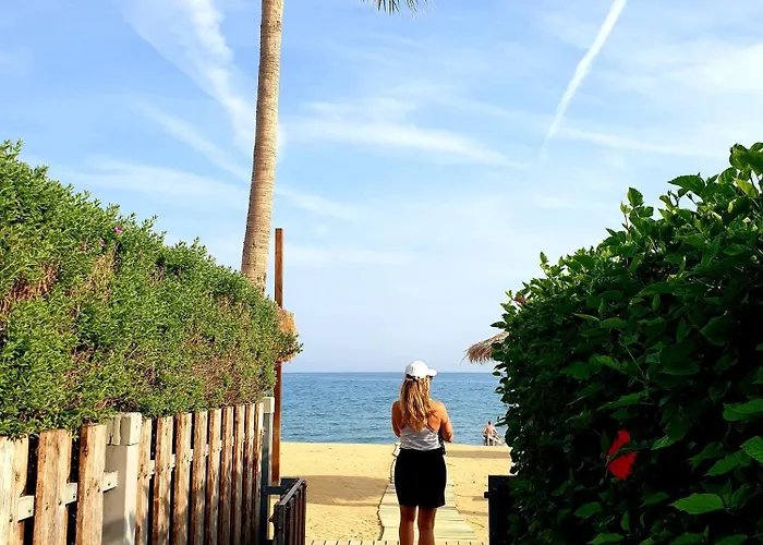 Luxury Beachfront With Private Pool, Private Beach, Yoga & Sea Adventures Дом отдыха