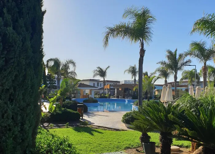 Luxury Beachfront With Private Pool, Private Beach, Yoga & Sea Adventures Larnaka