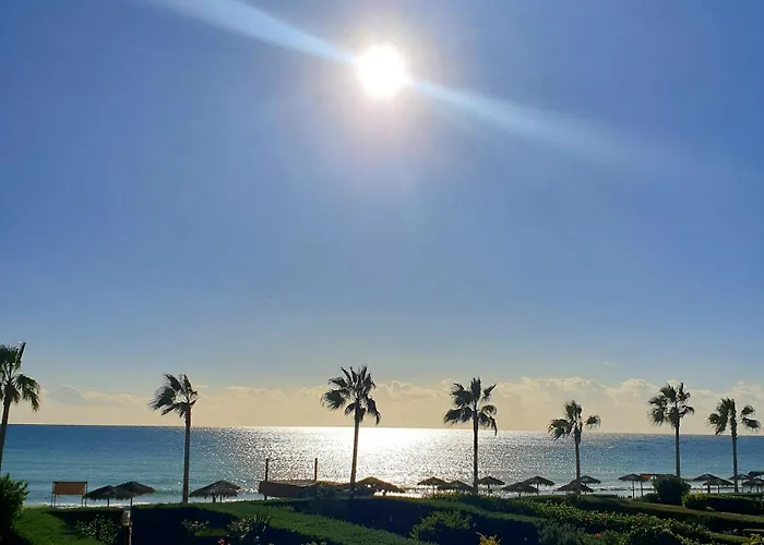 Дом отдыха Luxury Beachfront With Private Pool, Private Beach, Yoga & Sea Adventures *