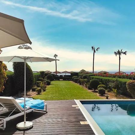 Casa de Férias Luxury Beachfront With Private Pool, Private Beach, Yoga & Sea Adventures *