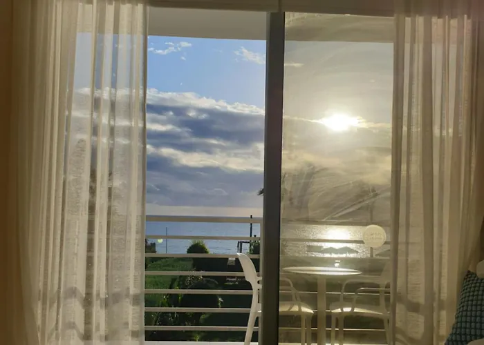 Luxury Beachfront With Private Pool, Private Beach, Yoga & Sea Adventures * Larnaca